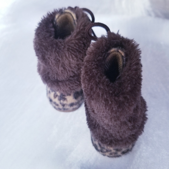 Toddler brown leopard print booties, Size 3 - Picture 3 of 4